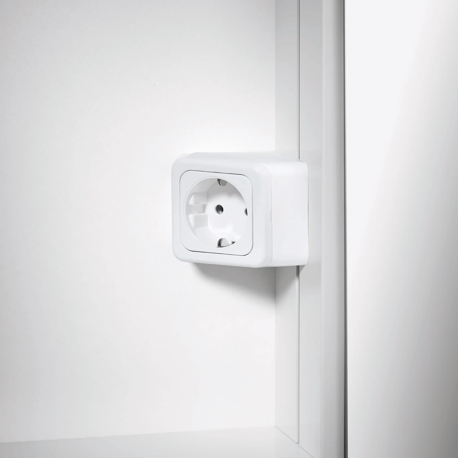 Kronenbach Moon 2.0, 3000K LED-Spiegelschrank 69,5 Cm Mit 2 Türen Und Steckdosen Links Und Rechts Unten 4 Kronenbach Moon 2.0, 3000K LED-Spiegelschrank 69,5 Cm Mit 2 Türen Und Steckdosen Links Und Rechts Unten – Bild 2