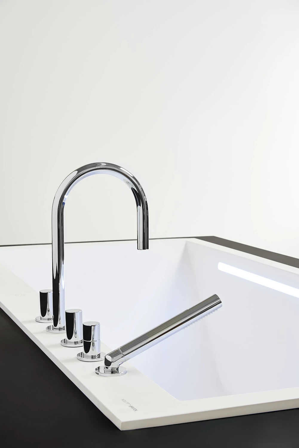 LAUFEN Kartell 5-Loch Wannenfüllkombination 4 LAUFEN Kartell 5-Loch Wannenfüllkombination – Bild 2