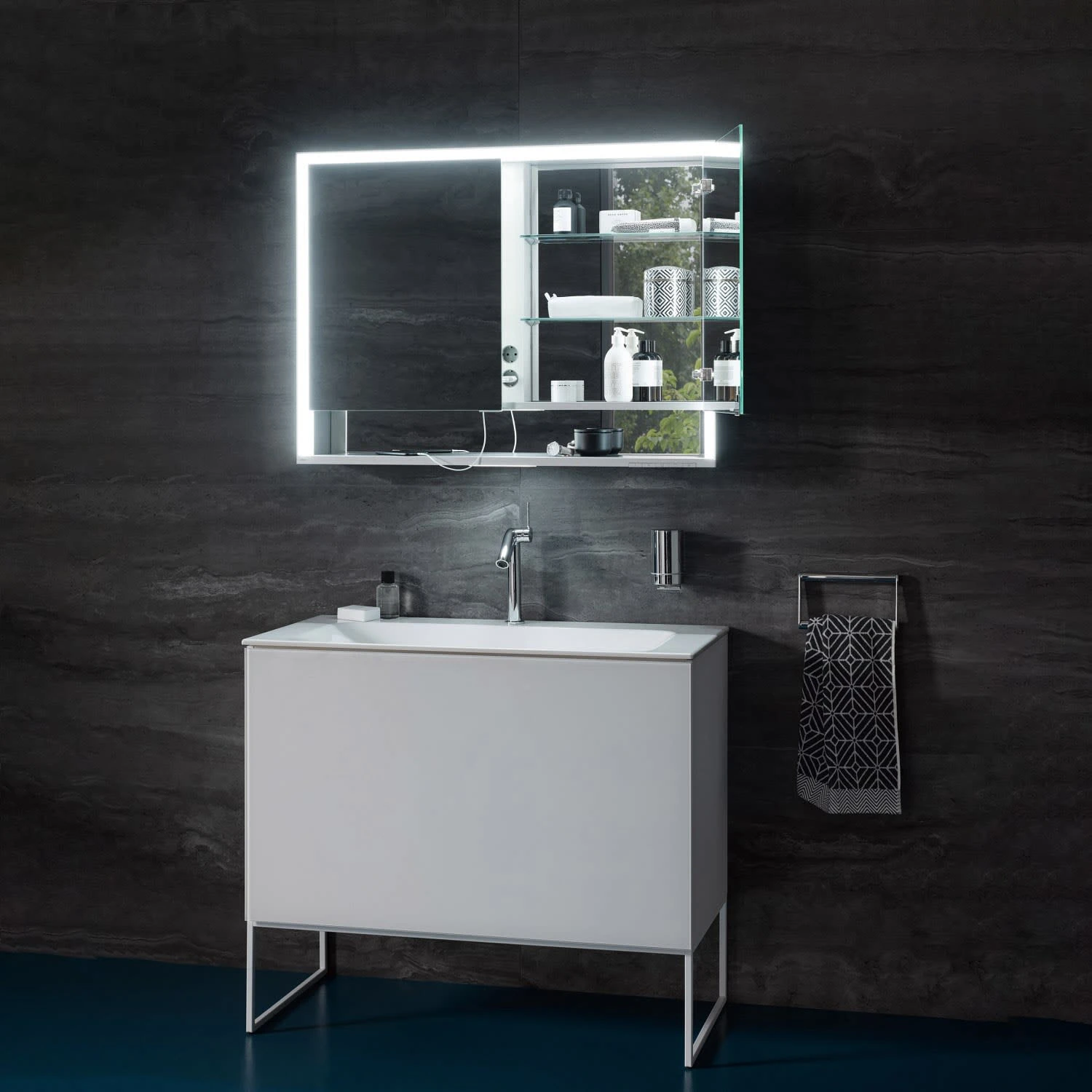 Keuco Royal Lumos Aufputz-Spiegelschrank 105 X 73,5 Cm Mit Spiegelheizung, LED-Beleuchtung, 2 Türen 10 Keuco Royal Lumos Aufputz-Spiegelschrank 105 X 73,5 Cm Mit Spiegelheizung, LED-Beleuchtung, 2 Türen – Bild 8